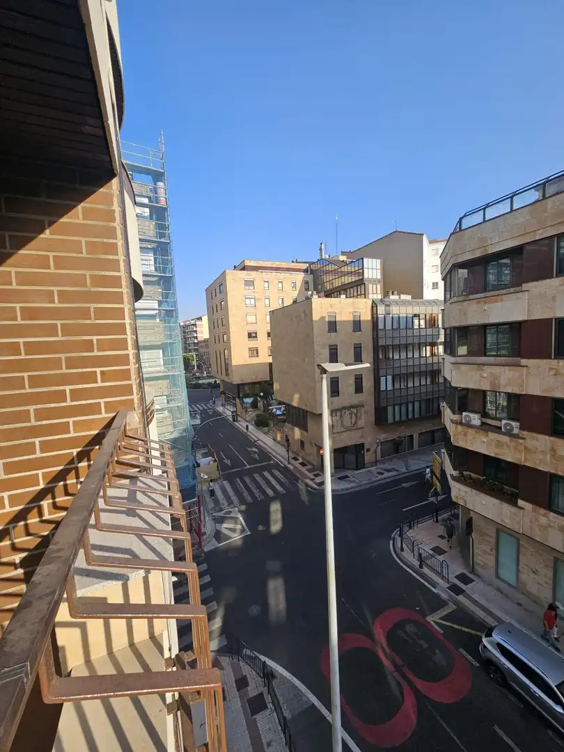 Vista exterior de Apartament de lloguer en Salamanca amb Calefacció, Parquet i Moblat