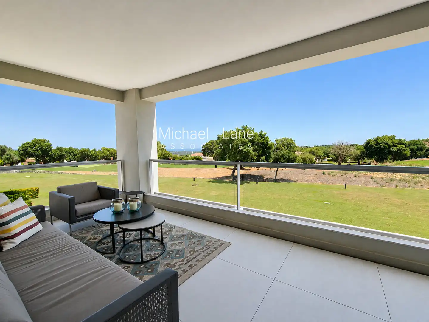 Terrasse von Wohnung zum Verkauf in Sotogrande mit Klimaanlage, Heizung und Terrasse