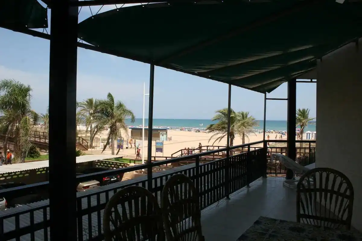Mini appartamento con terrazza in affitto a Playa de Gandia