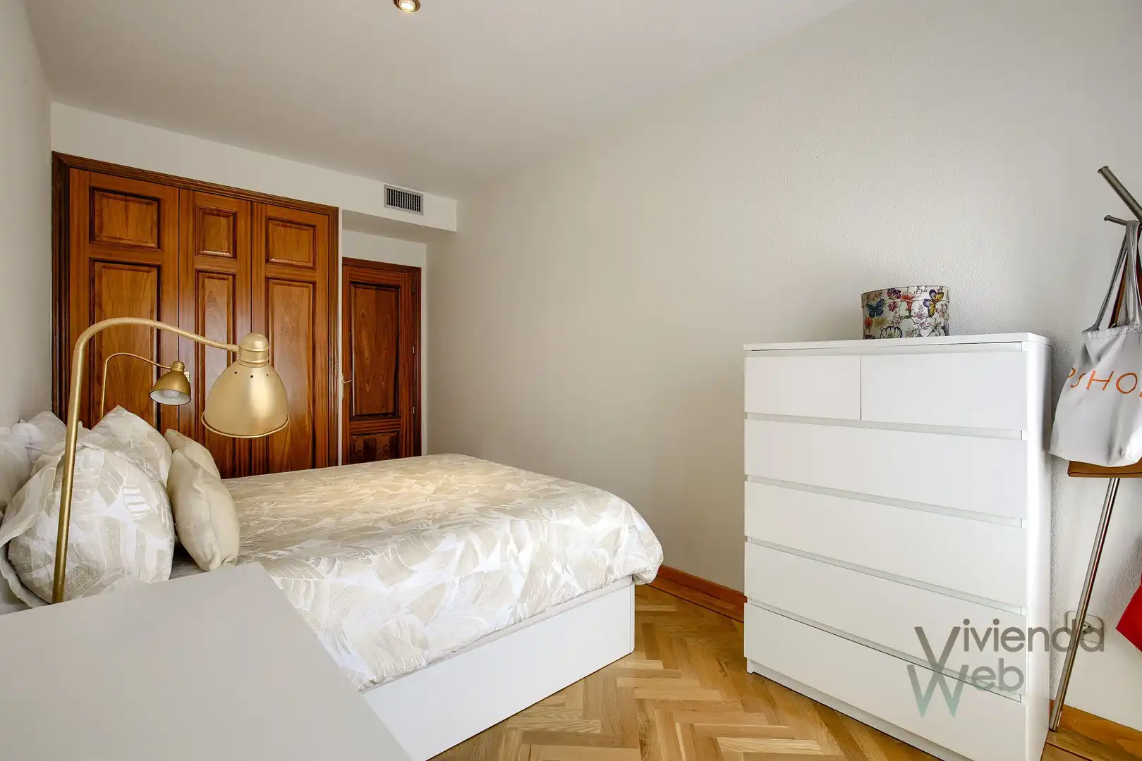 Schlafzimmer von Wohnungen zur Miete in Madrid mit Klimaanlage, Heizung und Privatgarten