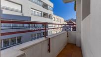 Vista exterior de Apartament en venda en Terrassa amb Calefacció i Balcó