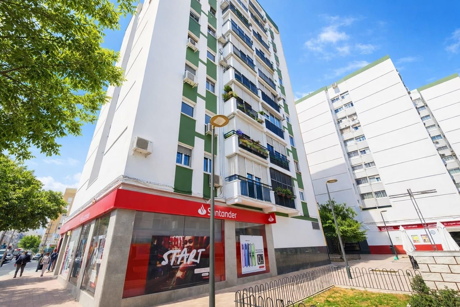 Vista exterior de Pis en venda en  Sevilla Capital amb Aire condicionat i Moblat