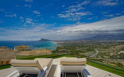 Vista exterior de Casa o xalet en venda en Altea amb Calefacció i Piscina