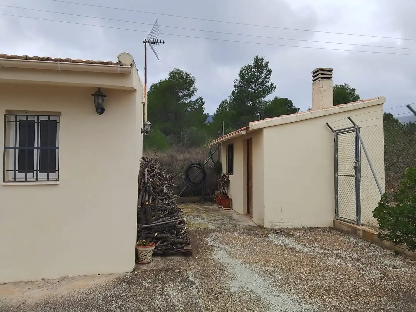 Vista exterior de Casa o xalet en venda en Tibi amb Jardí privat, Terrassa i Moblat