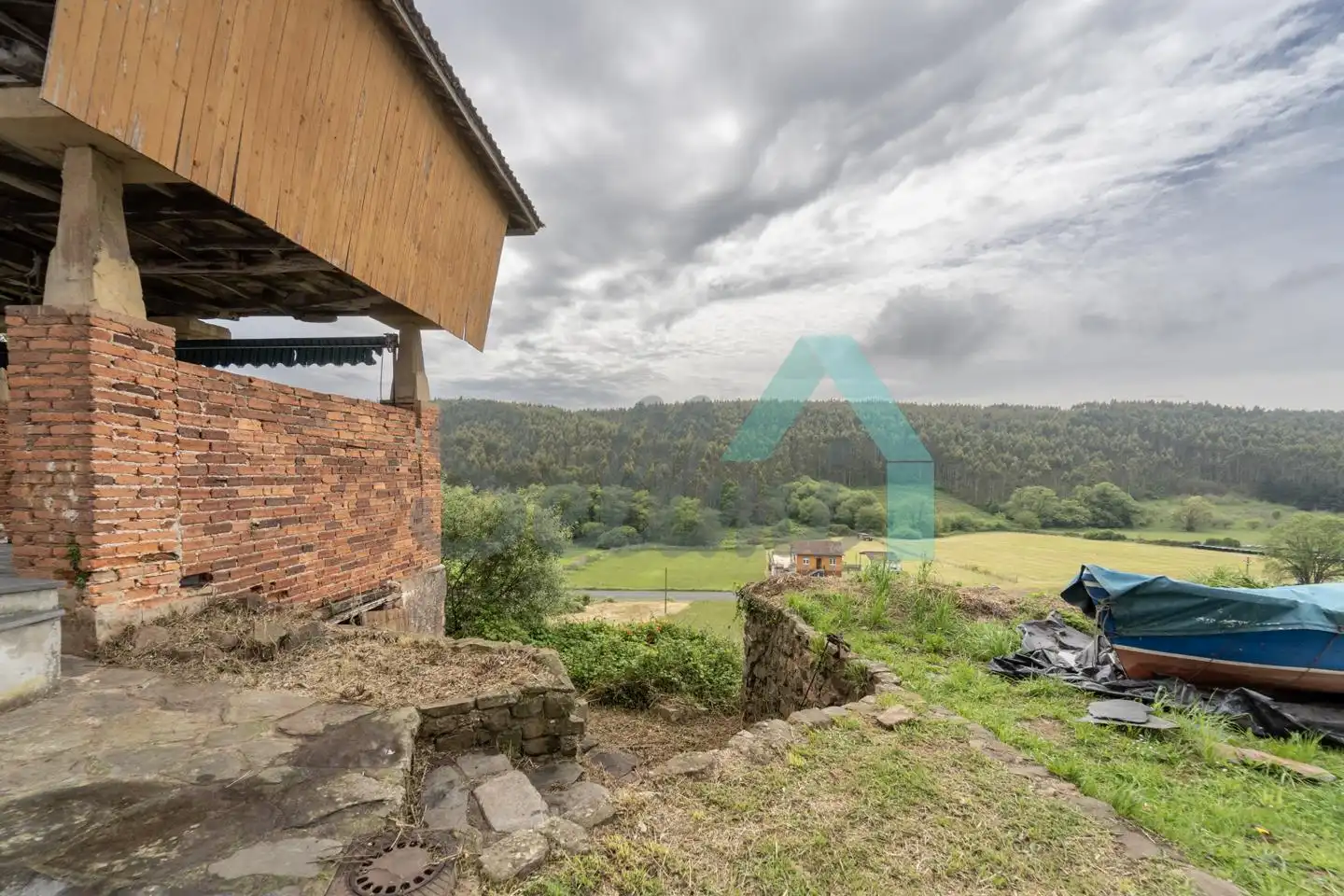 Einfamilien-Reihenhaus zum Verkauf in Carreño mit Heizung, Privatgarten und Parkett