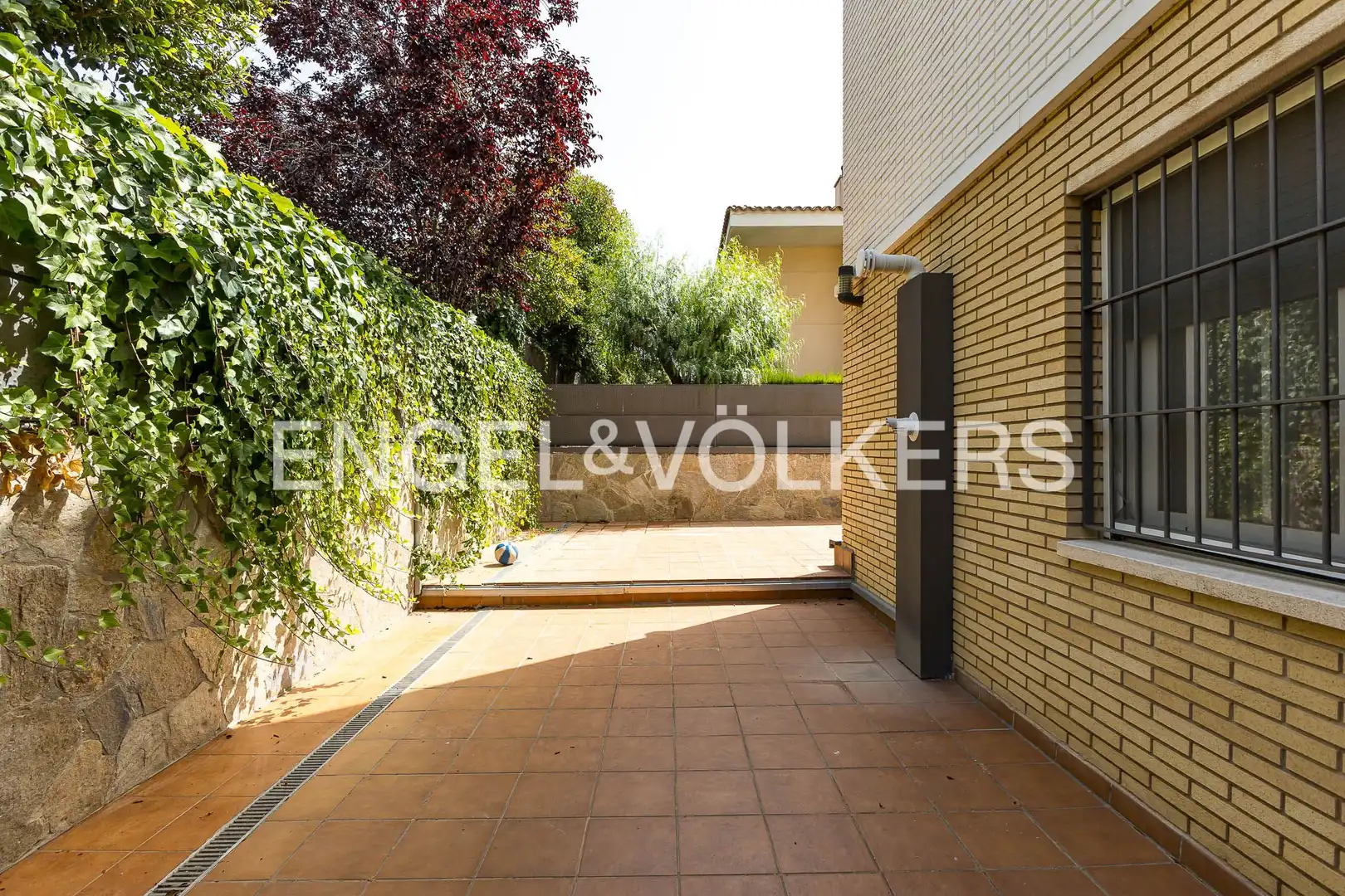 Terrace of Country homes for sale in Vilanova i la Geltrú  with Air Conditioner, Heating and Private garden