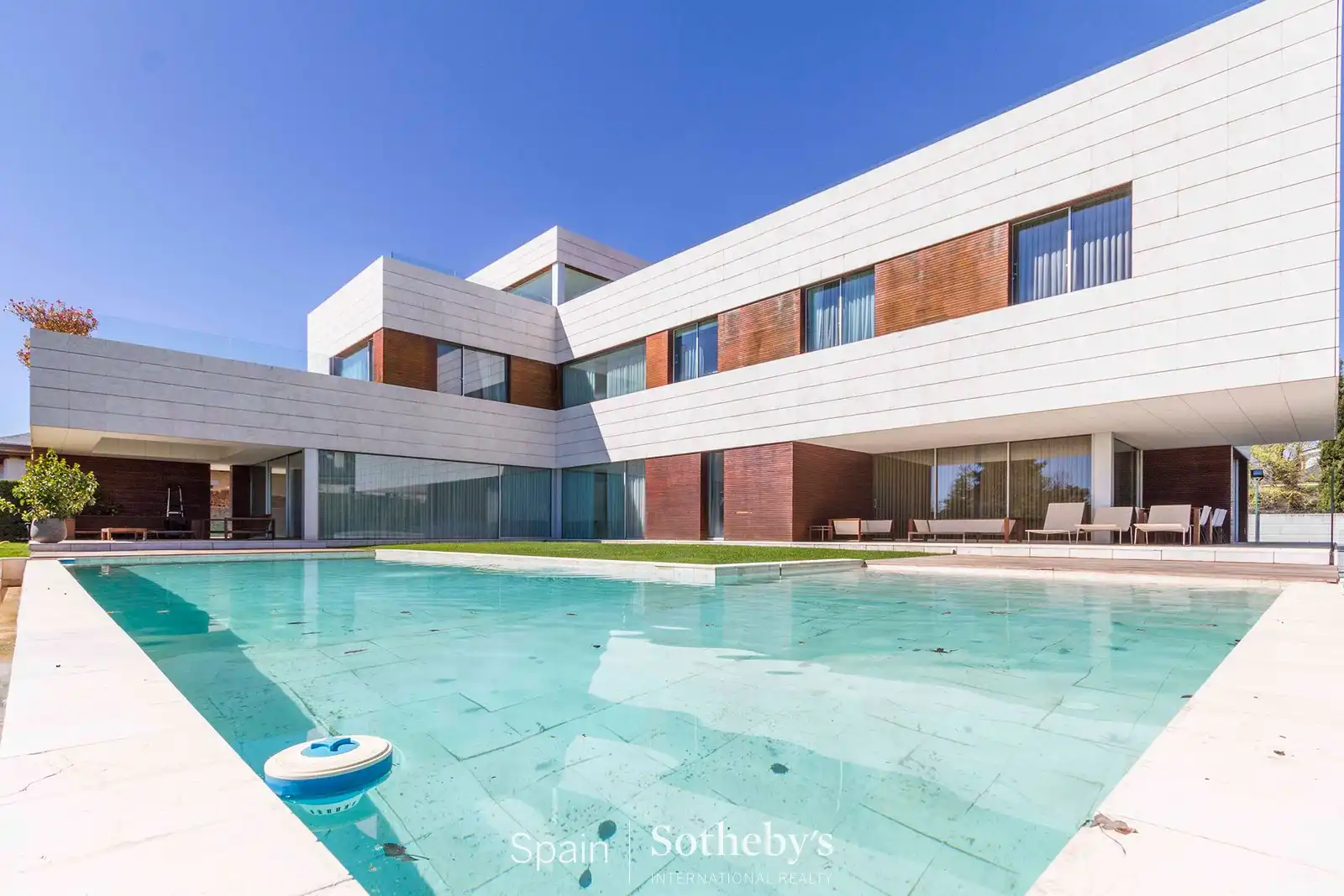 Vista exterior de Casa o chalet en venta en Madrid con Aire acondicionado, Calefacción y Jardín privado