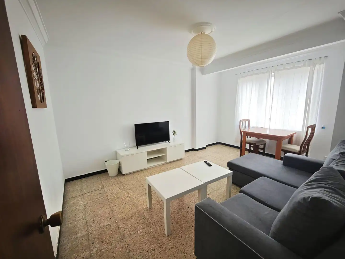 Sala d'estar de Pis de lloguer en Ferrol amb Moblat i Alarma