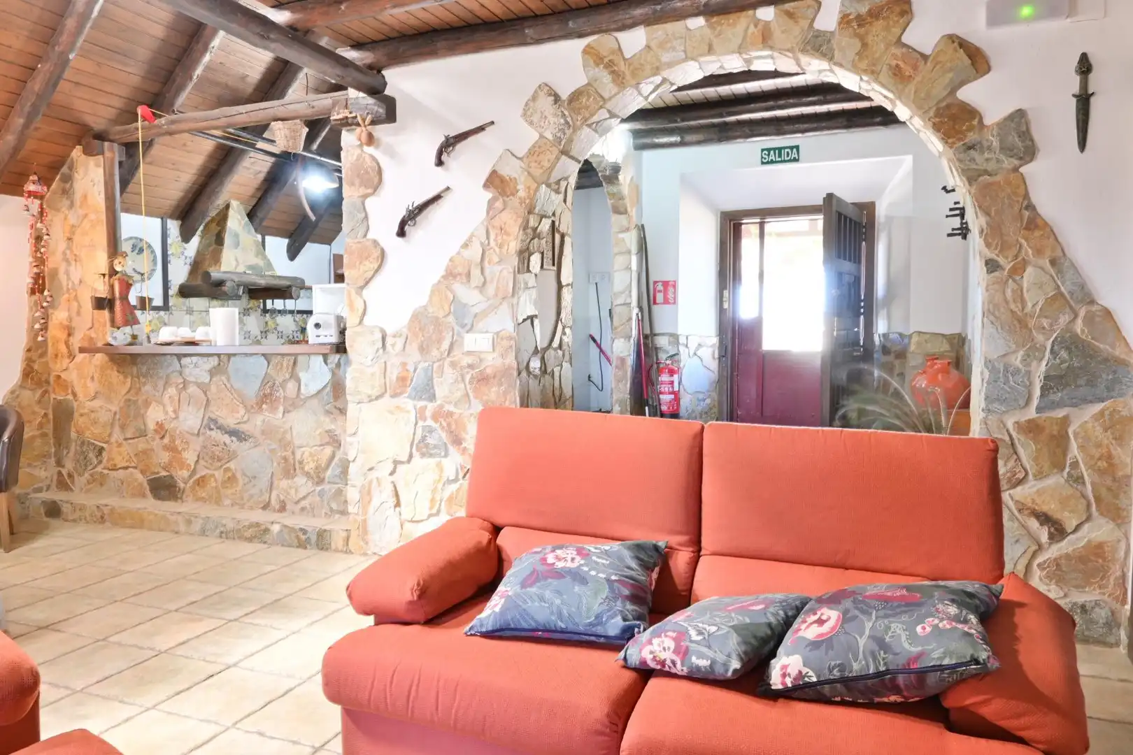 Sala de estar de Casa o chalet en venta en Bodonal de la Sierra con Aire acondicionado, Piscina y Amueblado