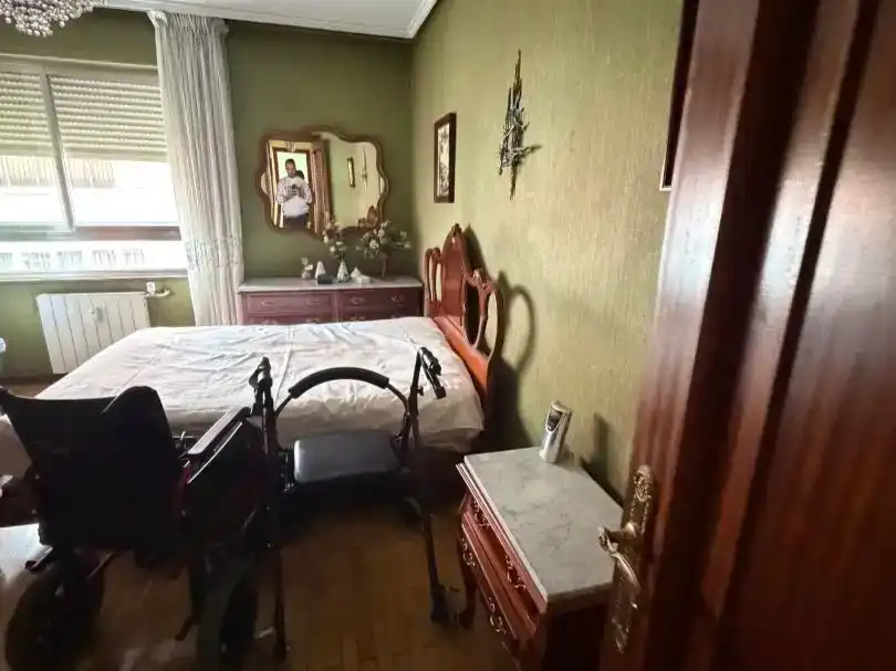 Dormitori de Pis en venda en León Capital  amb Parquet i Moblat