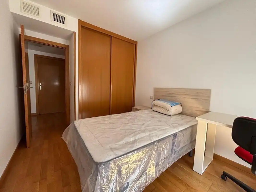 Schlafzimmer von Dachboden zur Miete in Zaragoza
