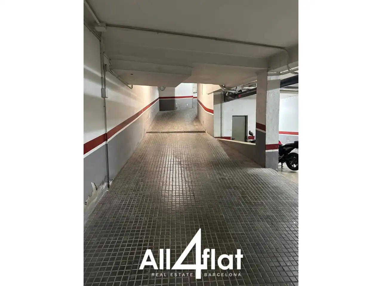 Parking de Garaje en venta en Barcelona con Alarma
