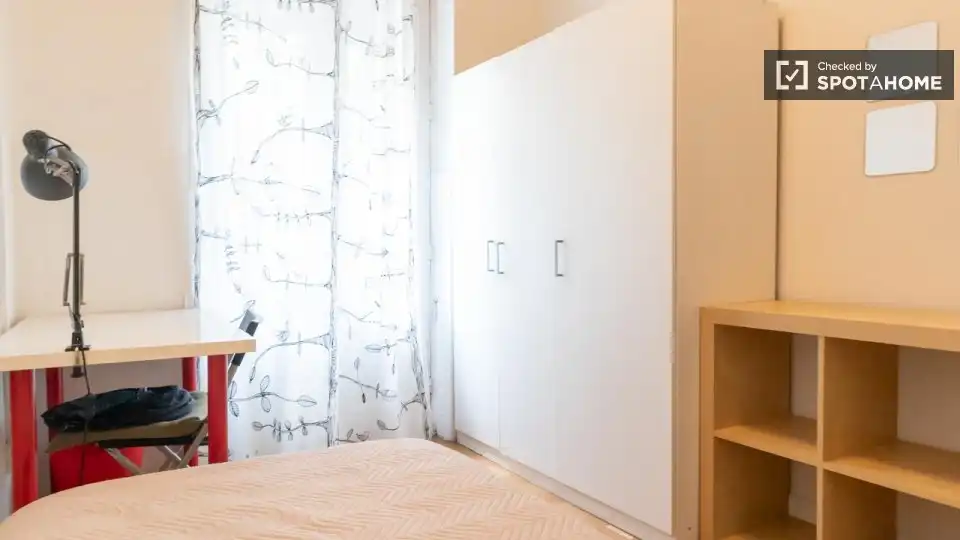 Bedroom of Flat for rent in Madrid  with Air Conditioner, Heating and Furnished