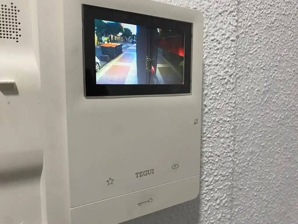 Room in Calle Encarnación Oviol, 43, Los Rosales