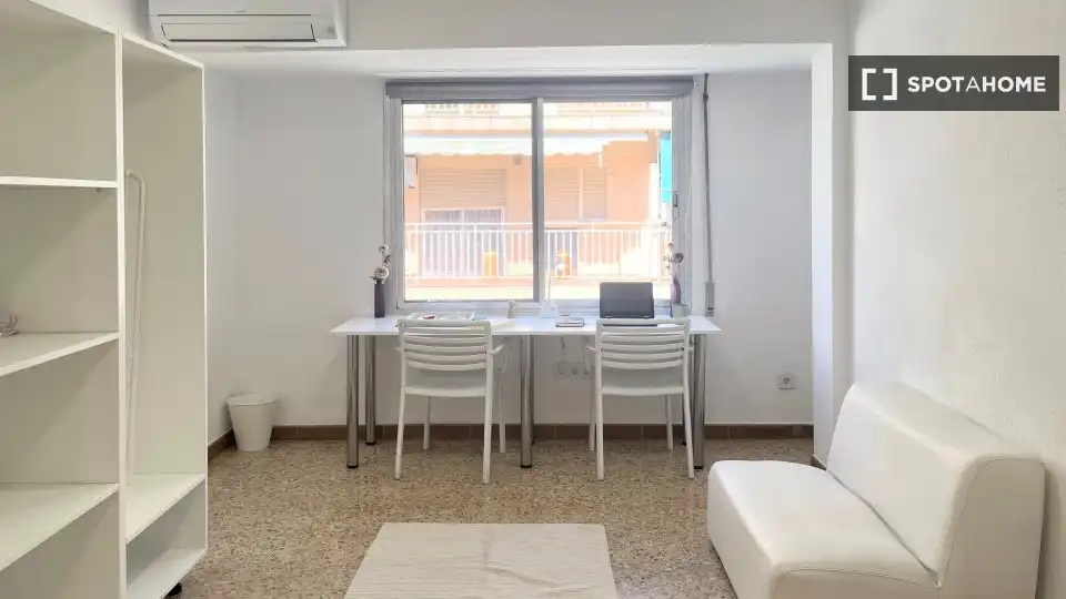 Bedroom of Flat for share in Burjassot  with Air Conditioner, Terrace and Furnished