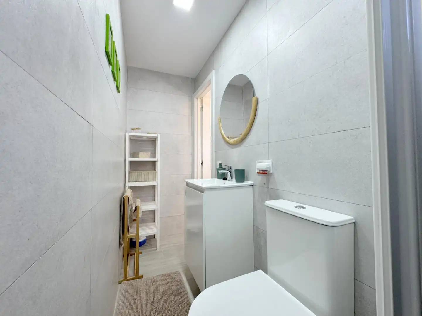 Bany de Casa adosada en venda en Sanchidrián amb Parquet, Moblat i Piscina comunitària