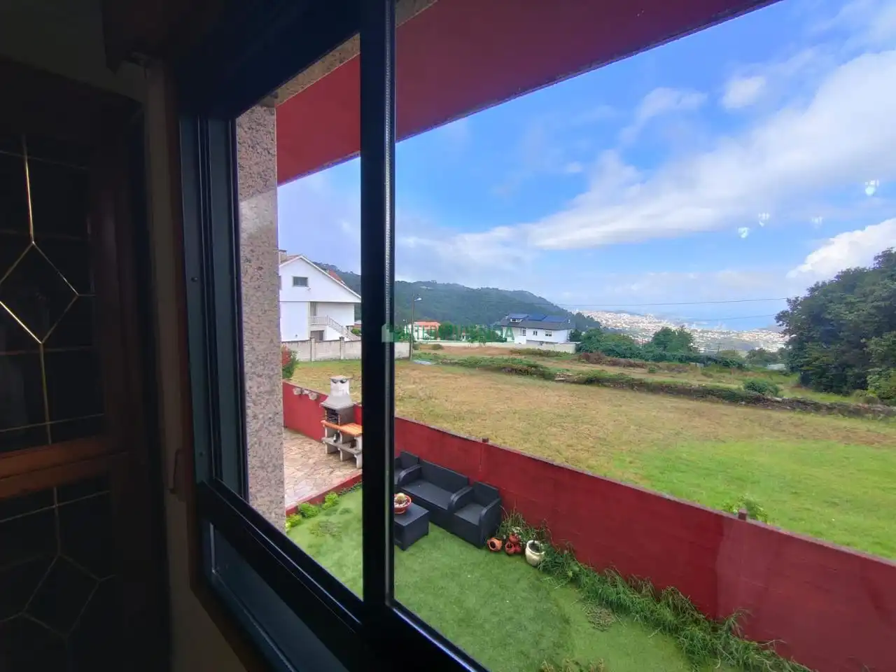 Vista exterior de Casa o xalet de lloguer en Redondela amb Calefacció, Jardí privat i Moblat