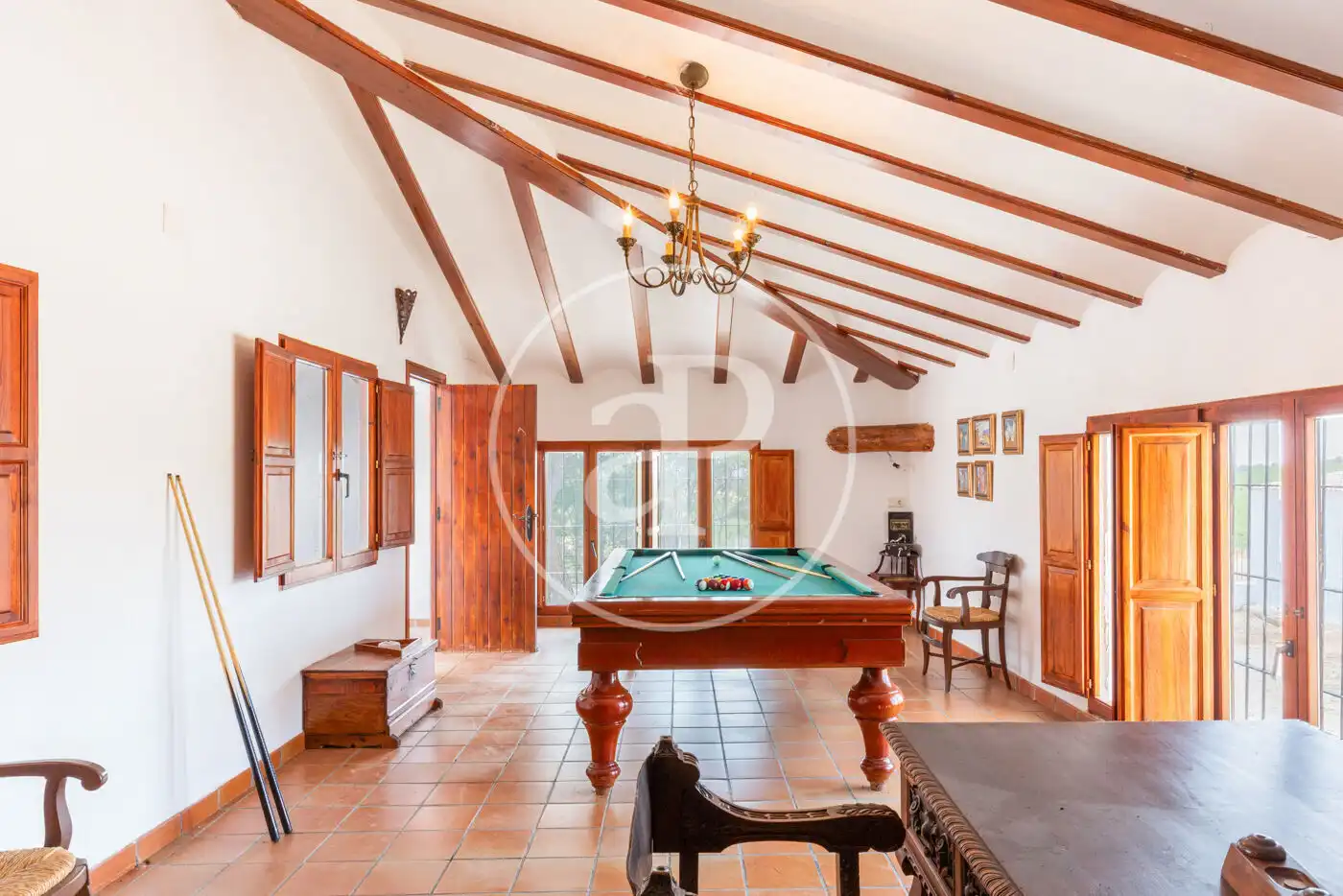 Sala d'estar de Finca rústica en venda en Requena amb Aire condicionat, Calefacció i Jardí privat