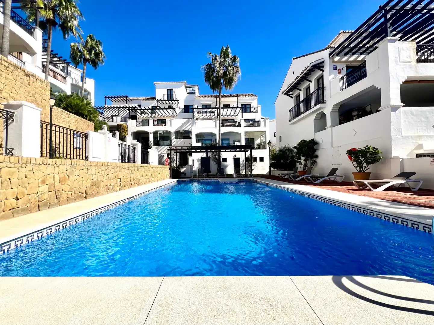 Piscina de Ático en venta en Marbella con Aire acondicionado, Calefacción y Terraza
