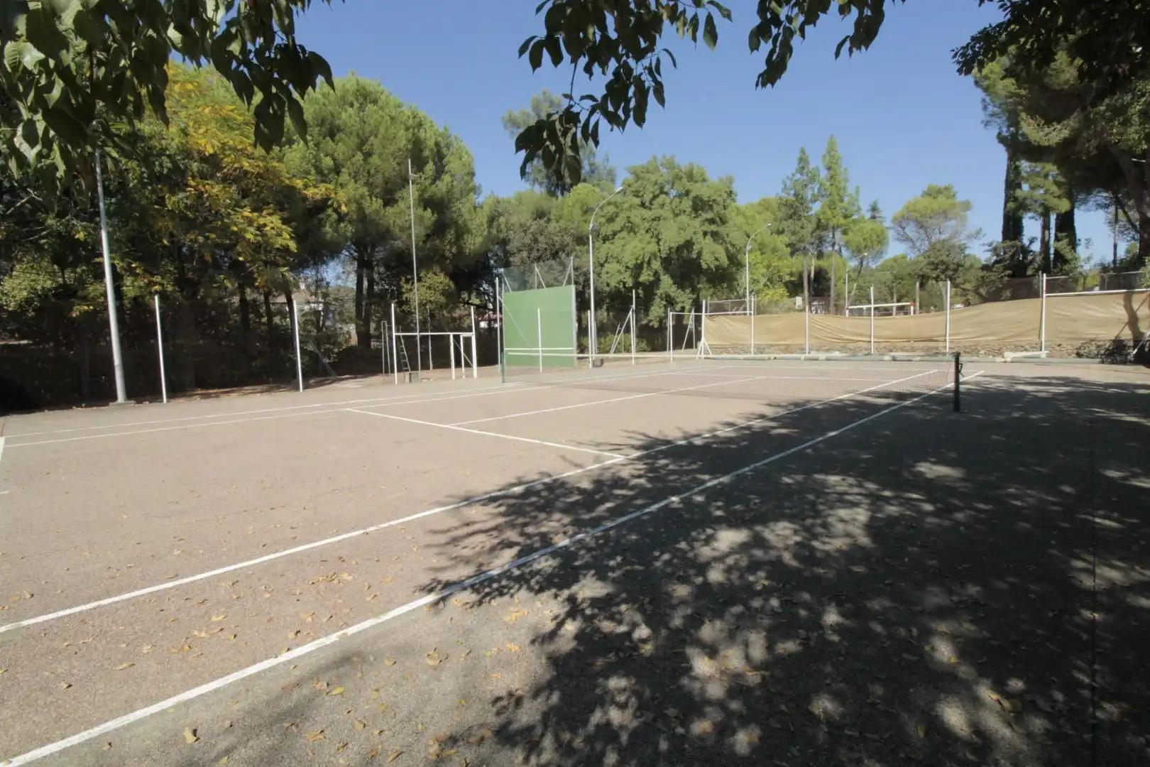 Parking de Casa o chalet en venta en El Castillo de las Guardas con Jardín privado, Trastero y Piscina