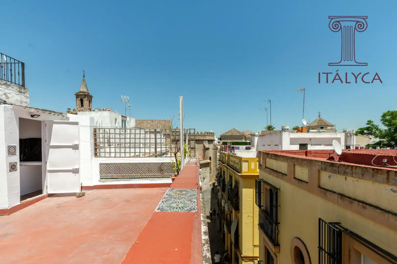 Vista exterior de Ático en venta en Sevilla con Aire acondicionado, Calefacción y Terraza
