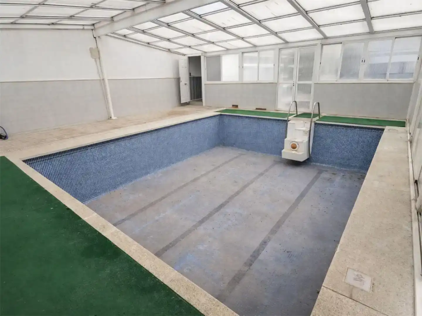 Piscina de Casa o chalet en venta en Torrejón de Ardoz con Jardín privado, Trastero y Piscina