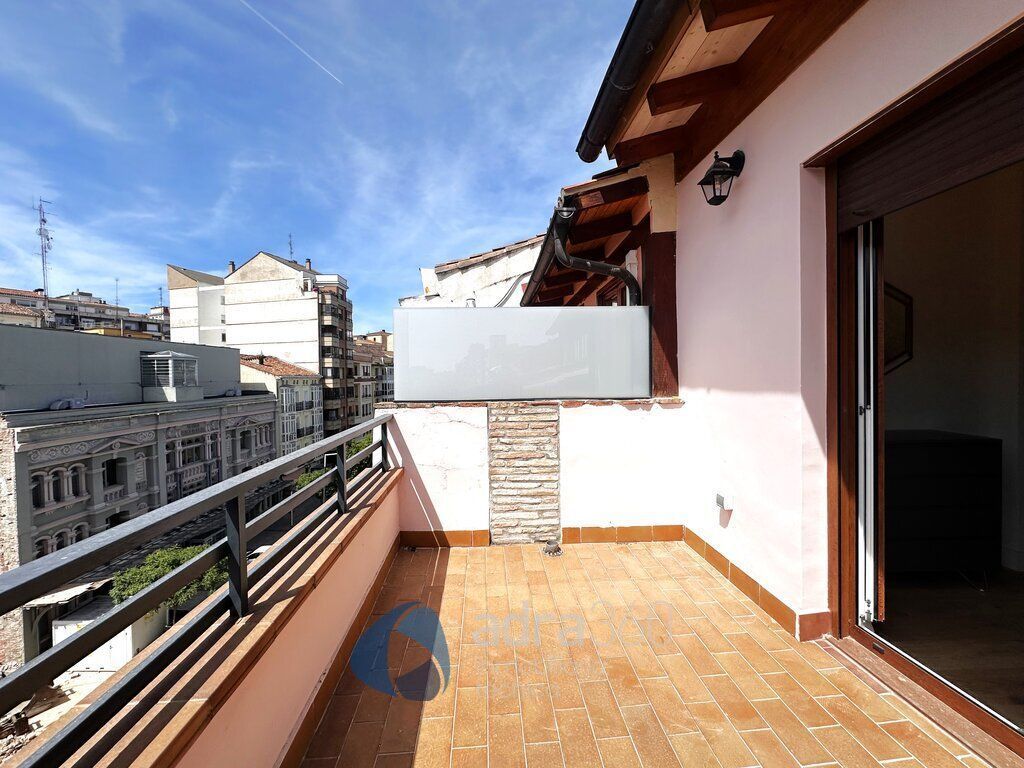 Terrassa de Apartament de lloguer en  Logroño amb Calefacció, Terrassa i Moblat