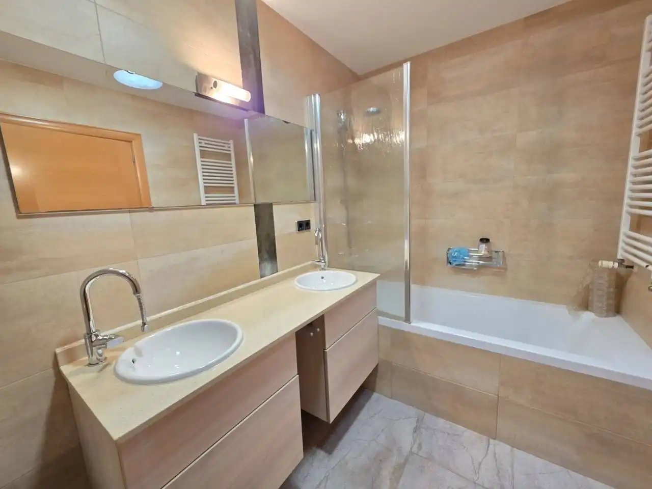 Baño de Casa o chalet en venta en Montcada i Reixac con Aire acondicionado, Calefacción y Jardín privado