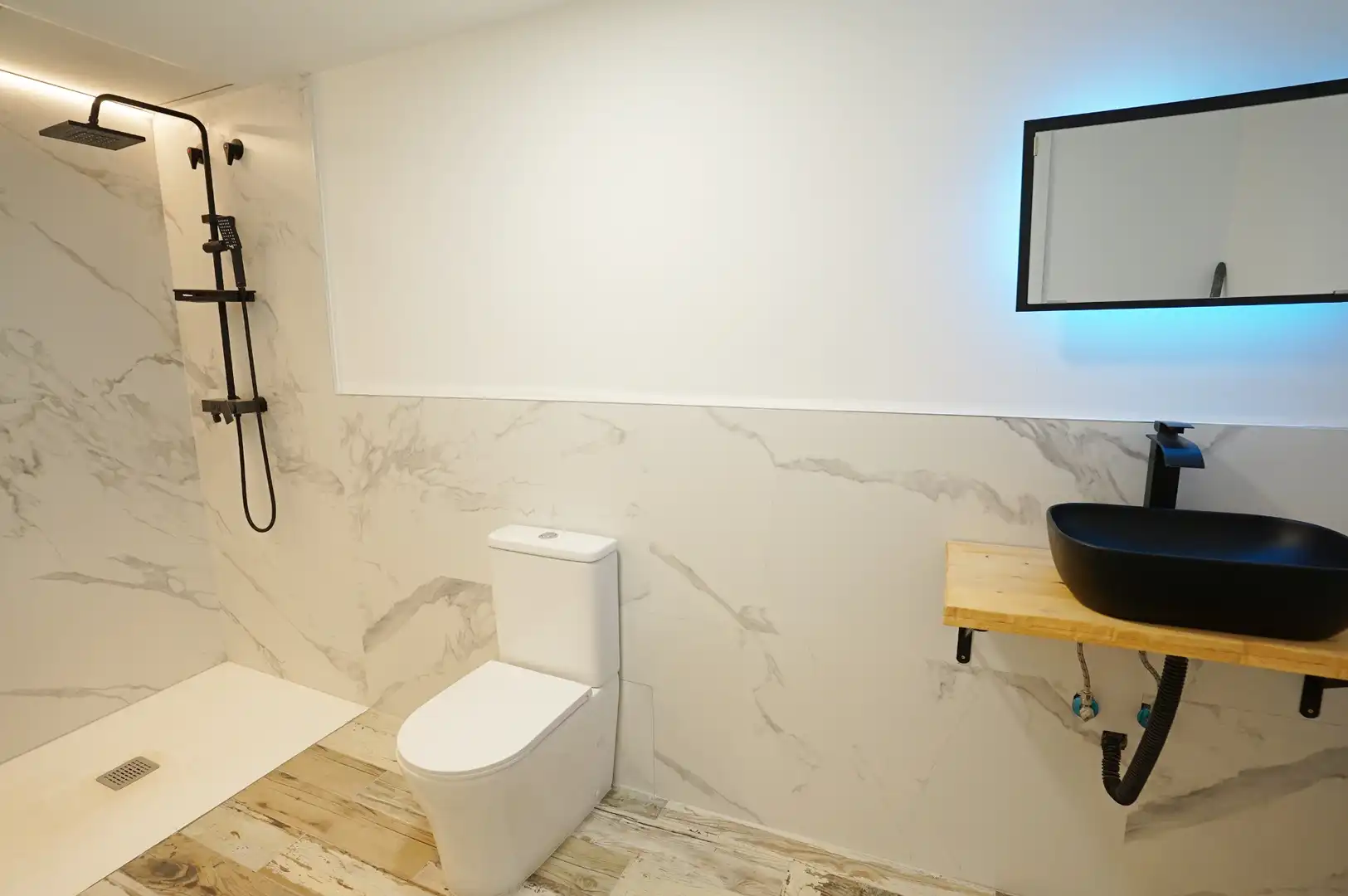 Bathroom of Study for sale in Valencia  with Air Conditioner