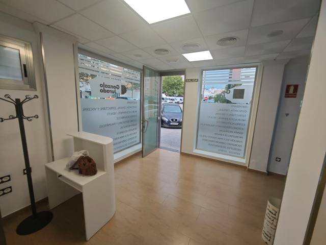 Local comercial en Alquiler en Avenida San Sebastián, 101 en Los Castillejos - La Trinidad