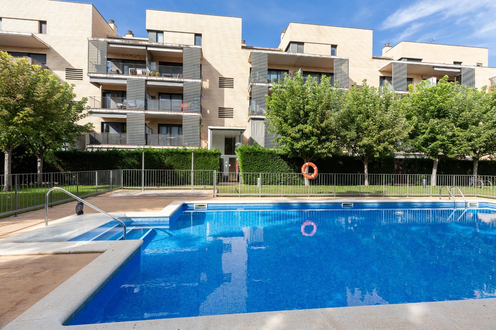 Piscina de Pis en venda en Parets del Vallès amb Aire condicionat, Calefacció i Parquet