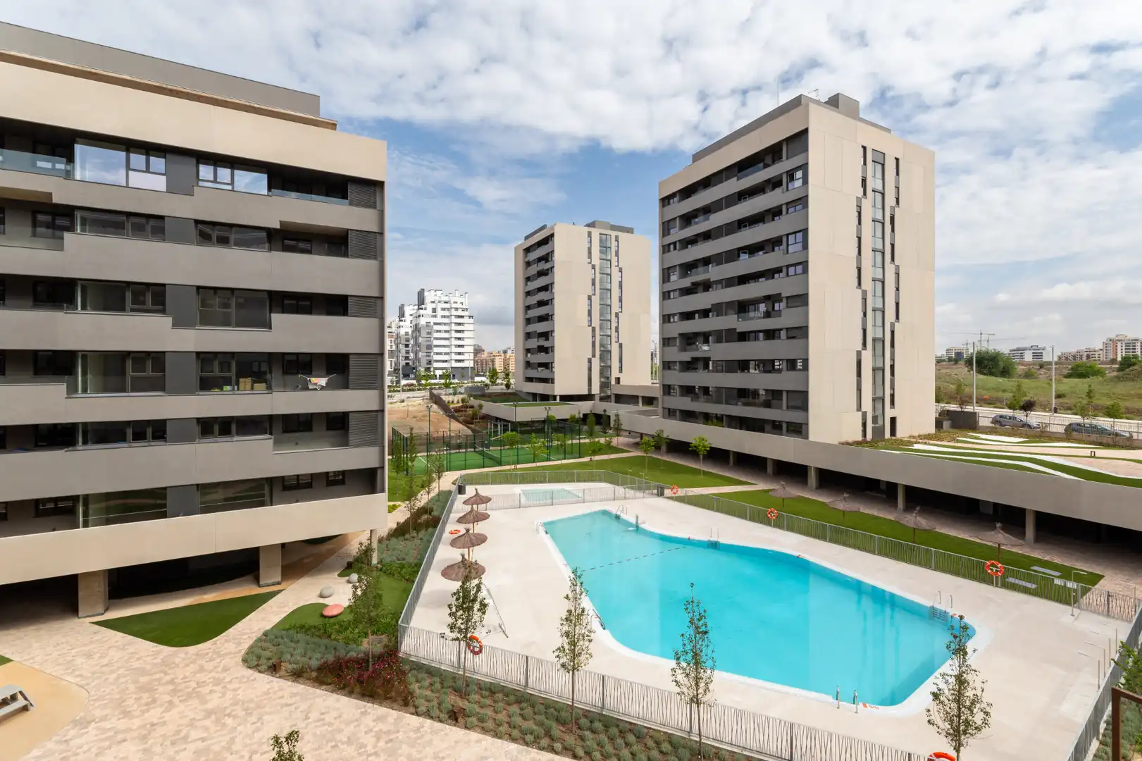 Piscina de Pis en venda en Madrid amb Aire condicionat, Terrassa i Traster
