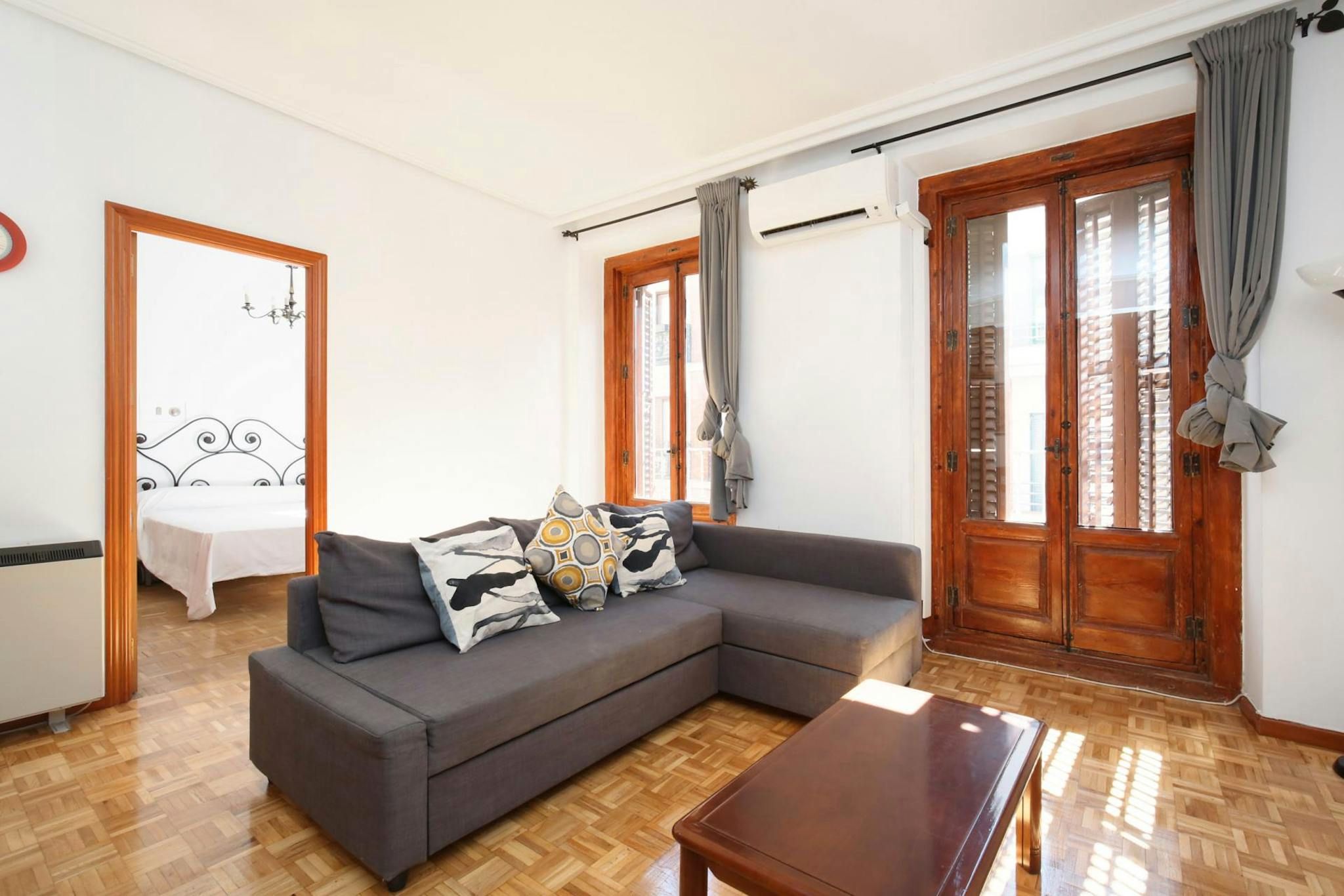 Living room of Flat to rent in  Madrid Capital  with Air Conditioner, Heating and Furnished