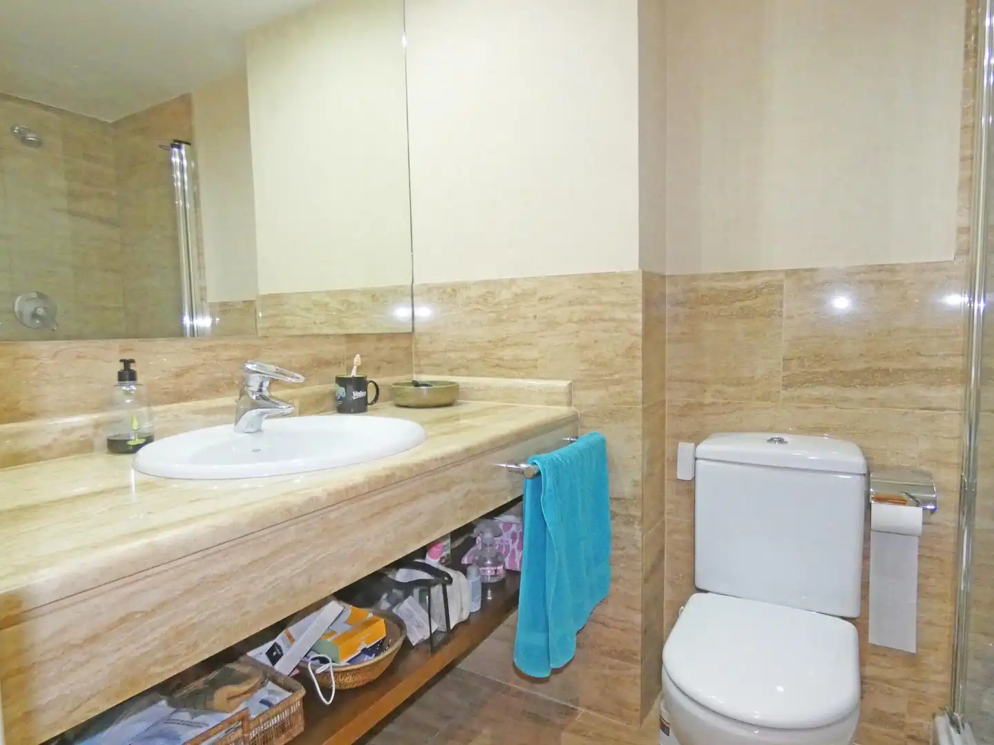 Baño de Piso de alquiler en Alicante / Alacant con Aire acondicionado, Calefacción y Amueblado