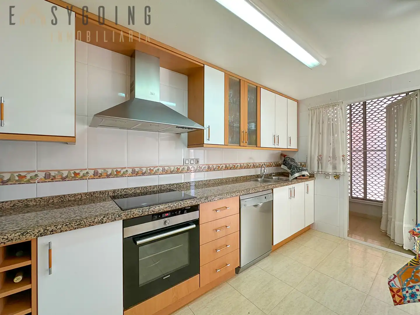 Küche von Einfamilien-Reihenhaus zum Verkauf in Santa Pola mit Klimaanlage, Terrasse und Gemeinschaftspool