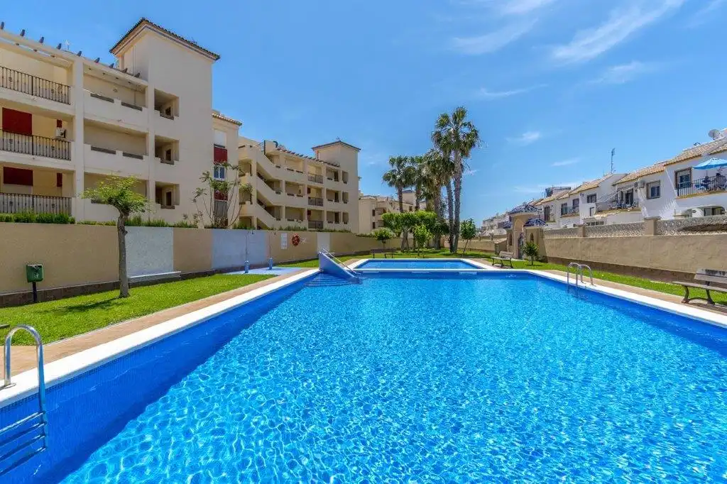 Schwimmbecken von Wohnungen zum Verkauf in Orihuela mit Klimaanlage, Heizung und Terrasse