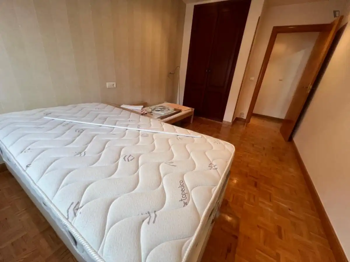 Schlafzimmer von Wohnungen zur untervermieten in Burgos mit Möbliert, Ofen und Waschmaschine