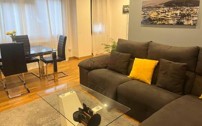 Sala d'estar de Apartament en venda en San Cibrao das Viñas amb Calefacció, Parquet i Traster