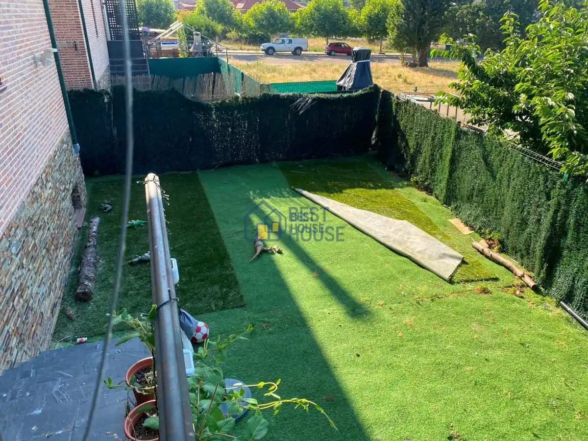 Detached homes for sale in Onzonilla  with Heating, Private garden and Parquet flooring