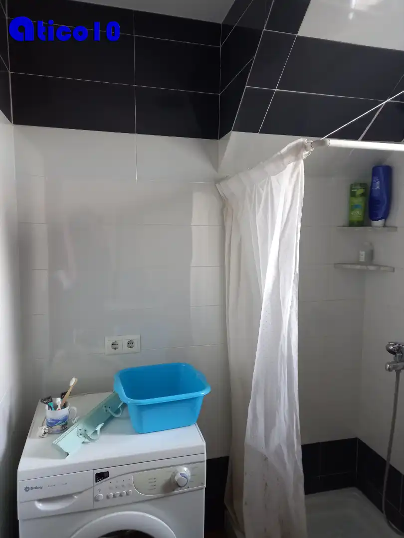 Badezimmer von Einfamilien-Reihenhaus zum Verkauf in Oviedo  mit Heizung, Privatgarten und Parkett