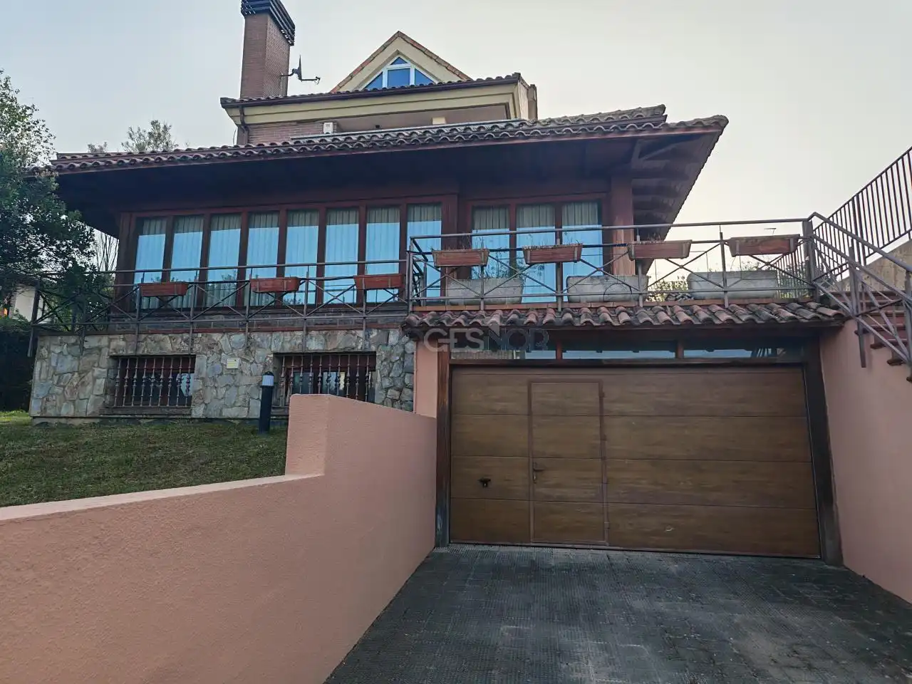 Vista exterior de Casa o chalet en venta en Sariegos con Calefacción, Jardín privado y Terraza
