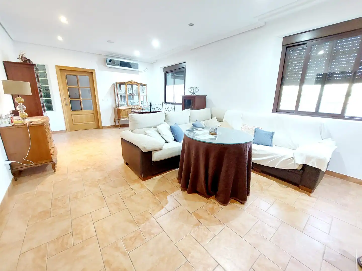 Sala d'estar de Casa o xalet en venda en Córdoba amb Aire condicionat, Calefacció i Terrassa