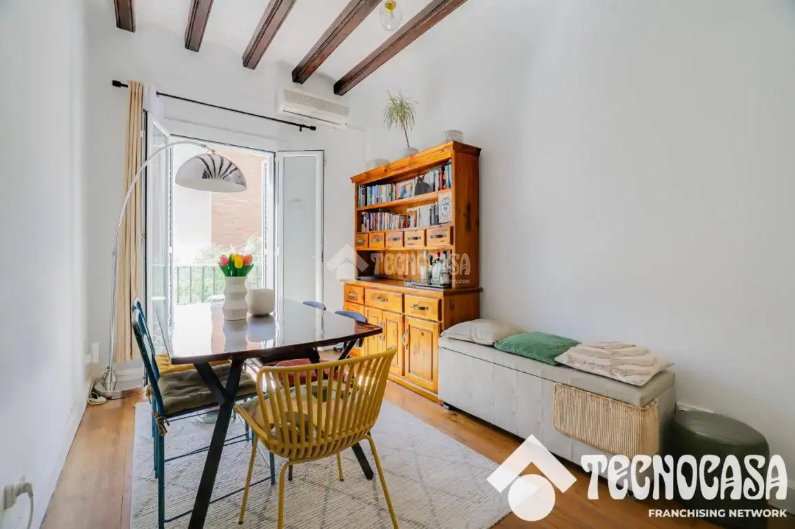Wohnzimmer von Wohnung zum Verkauf in Barcelona mit Klimaanlage und Heizung