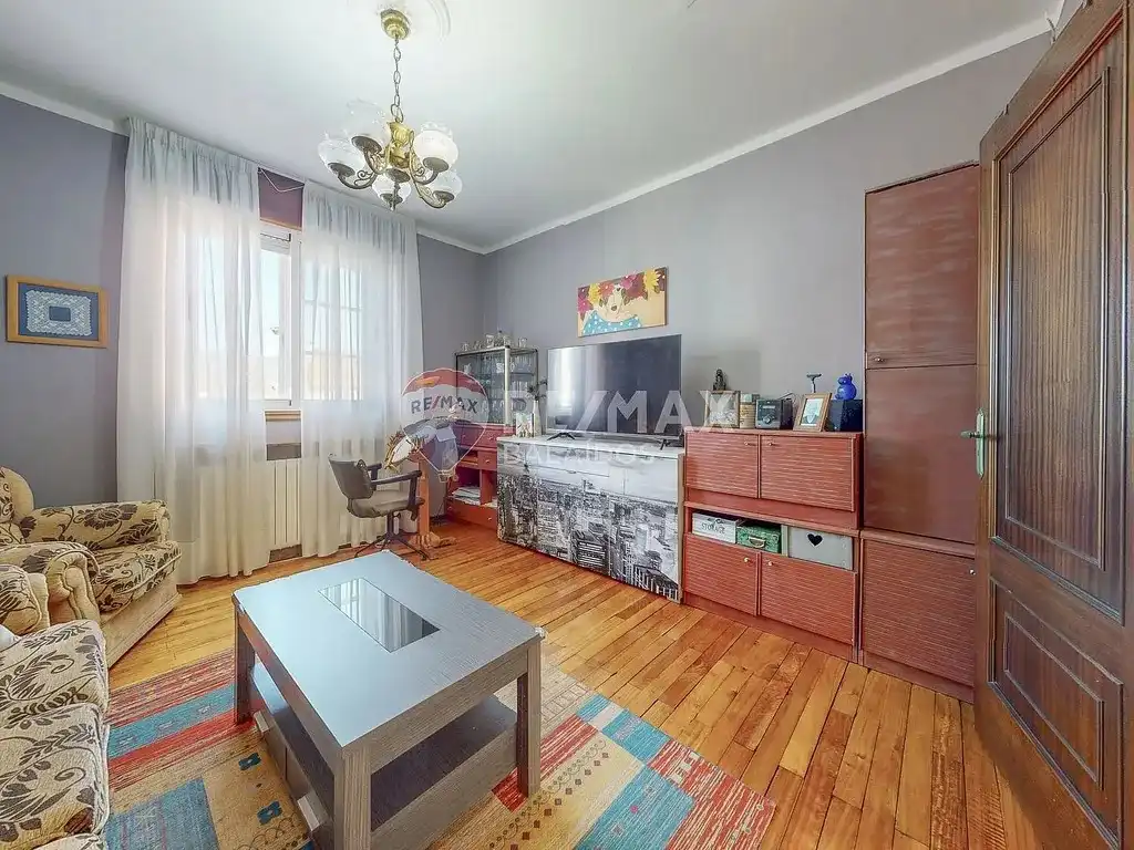 Dormitori de Casa o xalet en venda en Cangas  amb Calefacció, Jardí privat i Parquet