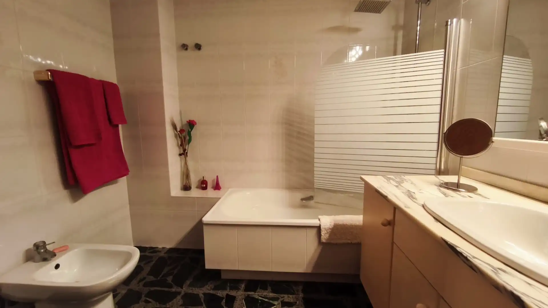 Baño de Casa adosada en venta en Cerdanyola del Vallès con Calefacción, Terraza y Balcón