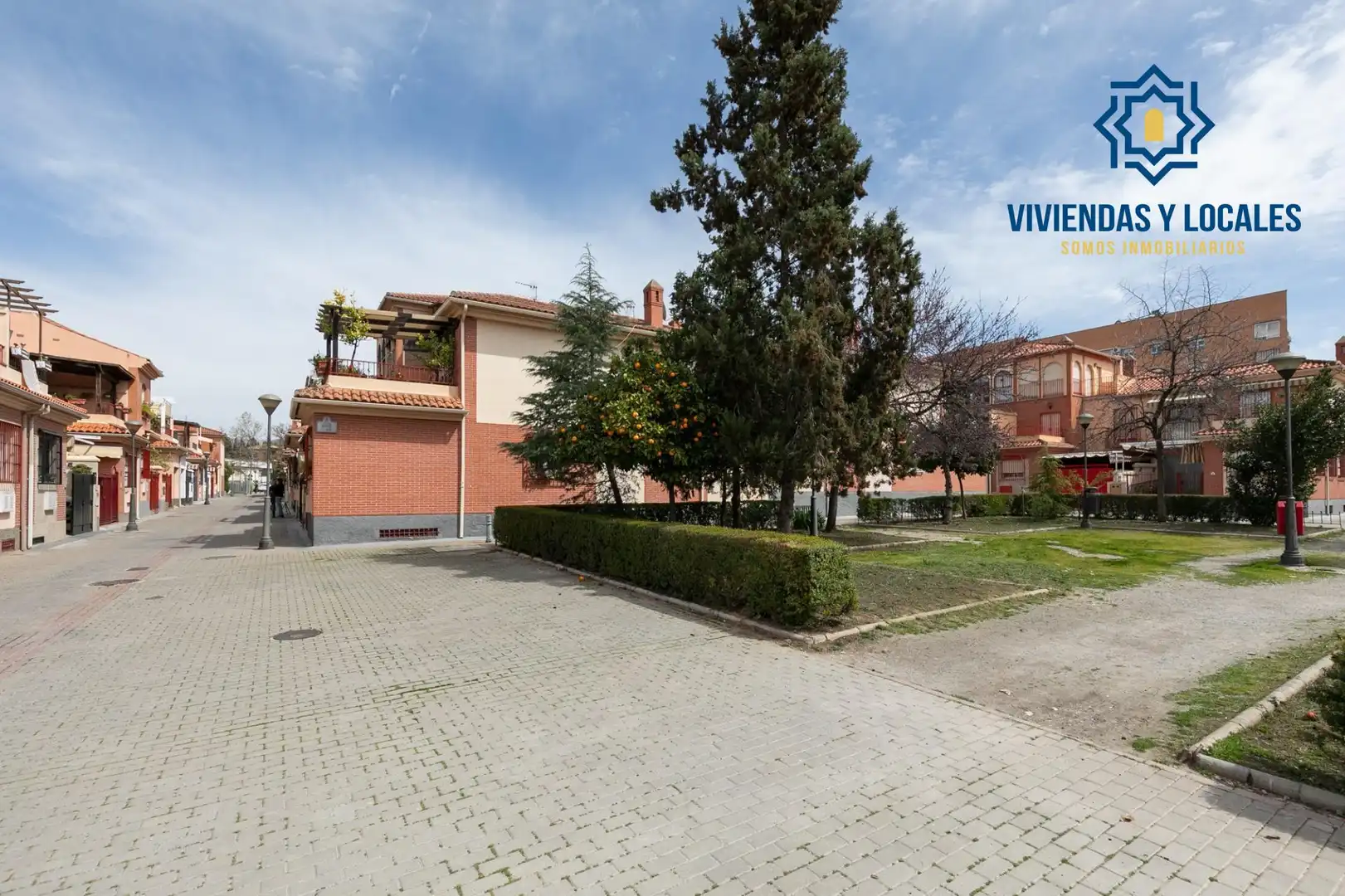 Casa adosada en venta en Angustias - Chana - Encina