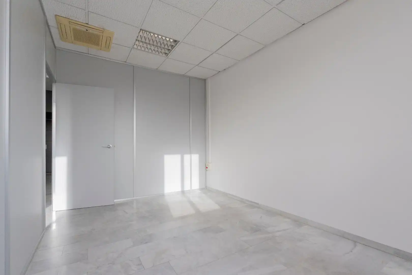 Local en venta en Mairena del Aljarafe con Aire acondicionado