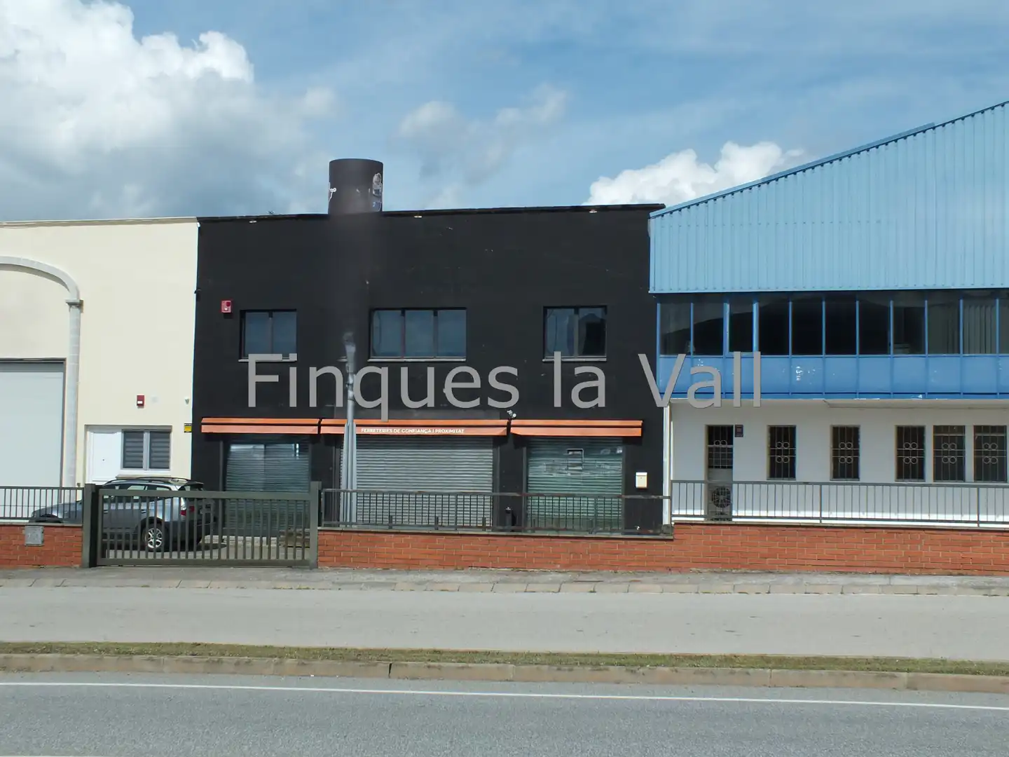 Exterior view of Industrial buildings for rent in Taradell