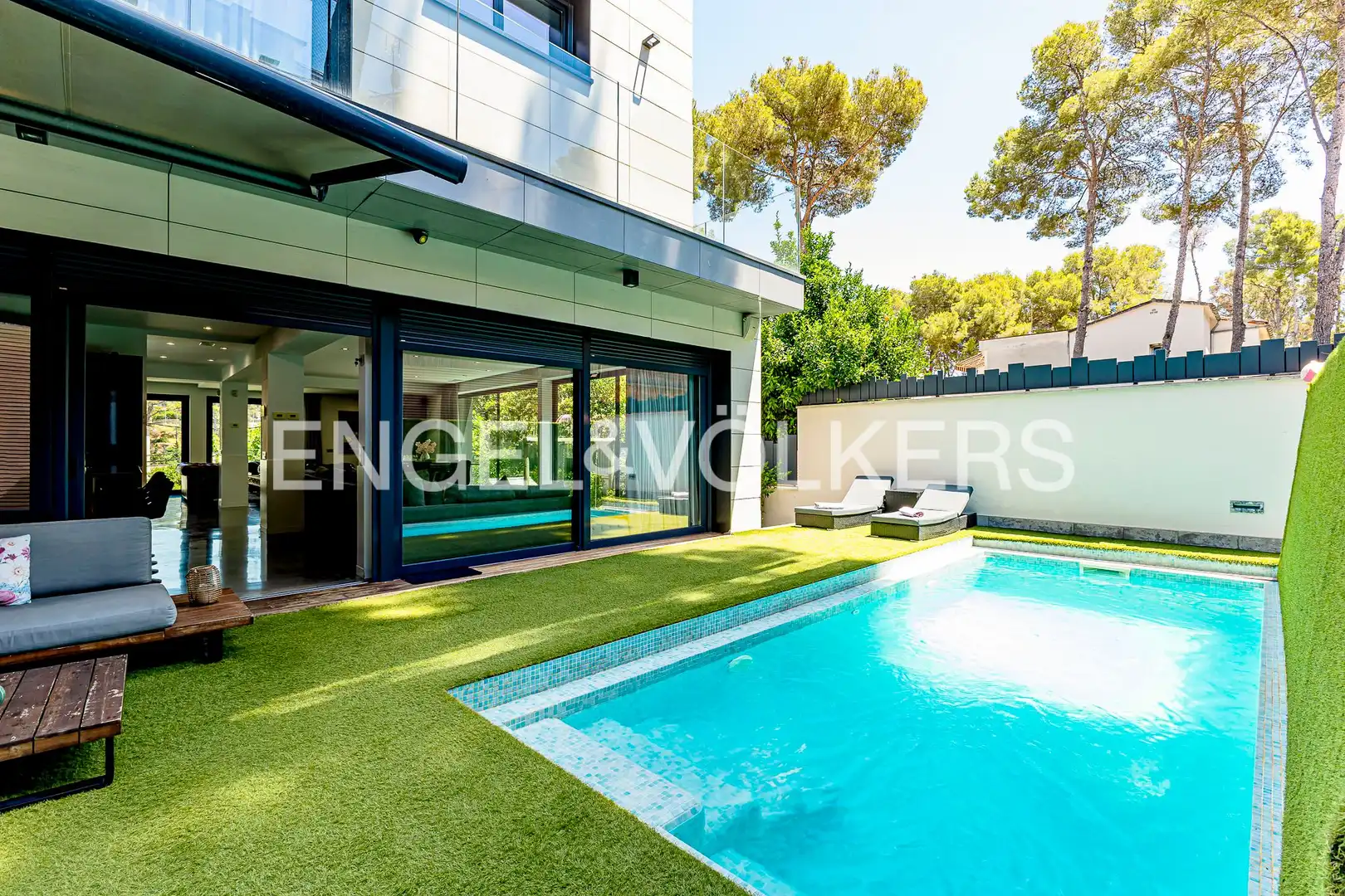 Swimming pool of Houses for rent in Castelldefels  with Air Conditioner, Heating and Private garden