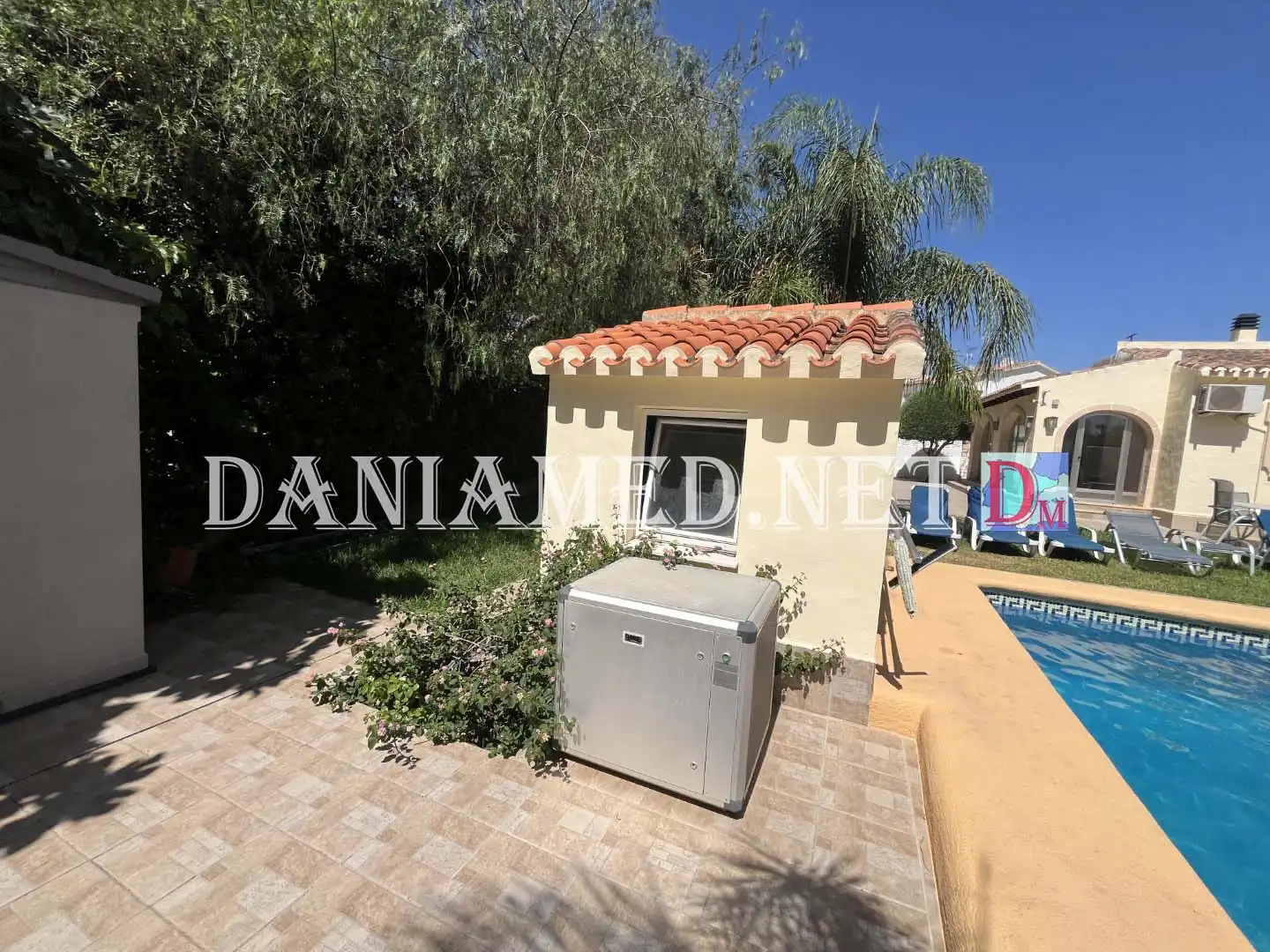 Außenansicht von Haus oder Chalet zum Verkauf in Dénia mit Klimaanlage, Heizung und Privatgarten